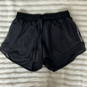 EUC Lululemon Hotty Hot Shorts Size 6